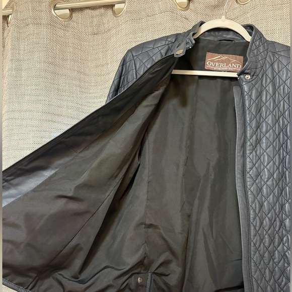 OVERLAND | Women’s Quilted Sheepskin Zip-Up Jacket - Picture 6 of 8